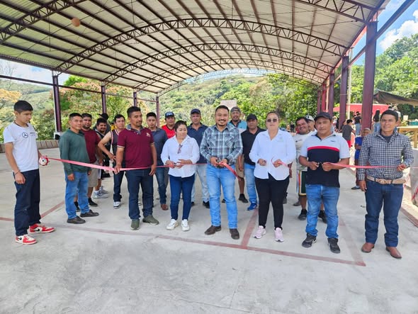 Inauguración de la cancha pública en la comunidad de Agua Hedionda